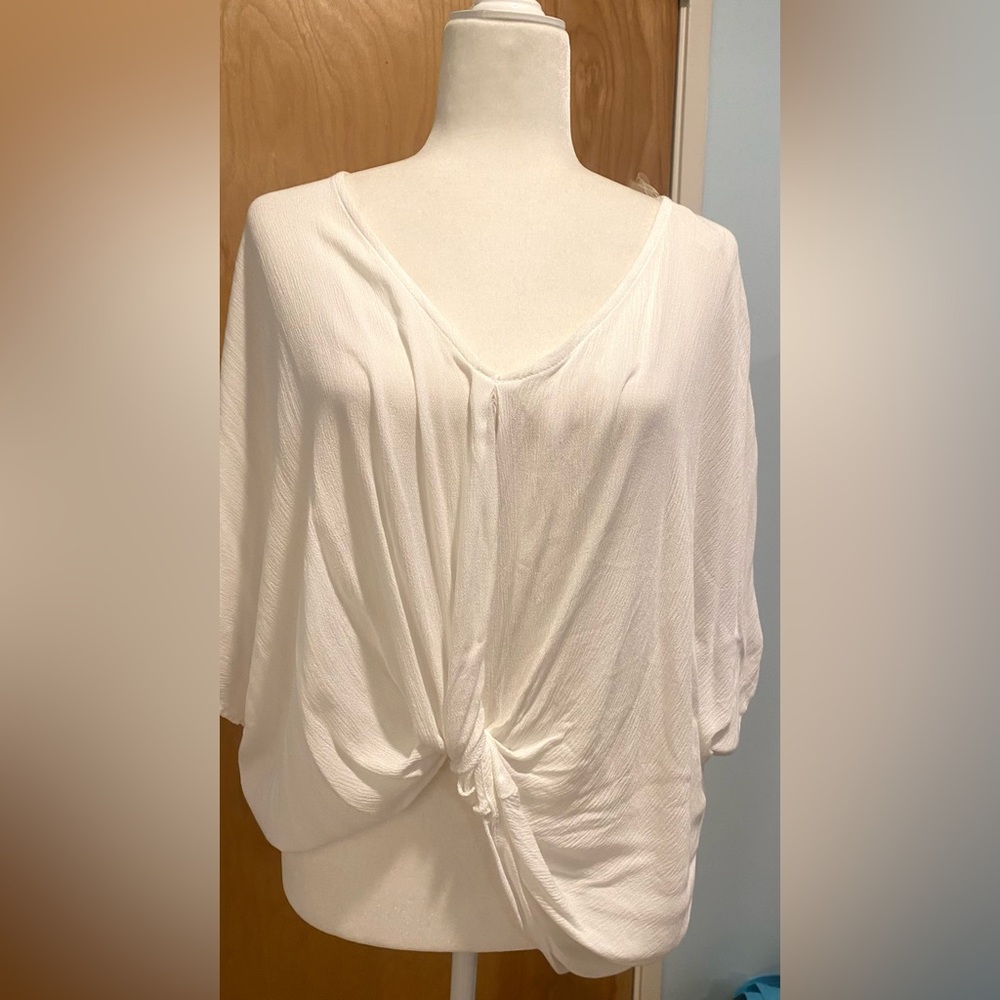 NEW!! NWT! 💃💃👠WHITE WILLIAM B & FRIENDS BLOUSE- MEDIUM 👠👠👠💃💃